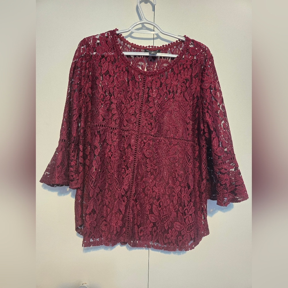 Liz Claiborne Lace Burgundy Top‎